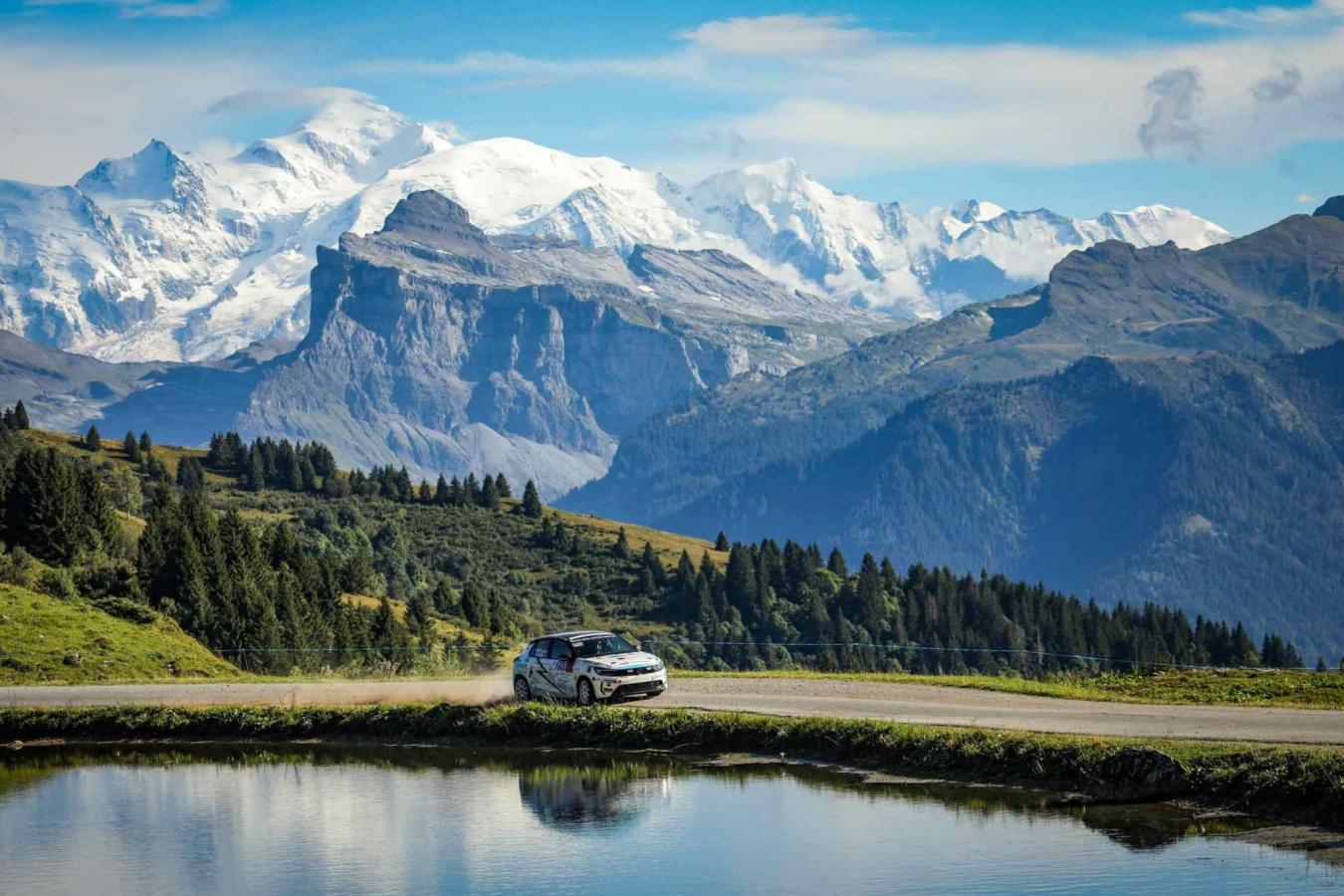 Cliquez sur l'image pour la voir en taille réelle 

Nom : 		Mont-BlancRallyOpelCorsaRallyElectricinFrontAlpineBackdrop-scaled.jpg 
Affichages :	103 
Taille :		178,5 Ko 
ID : 			238