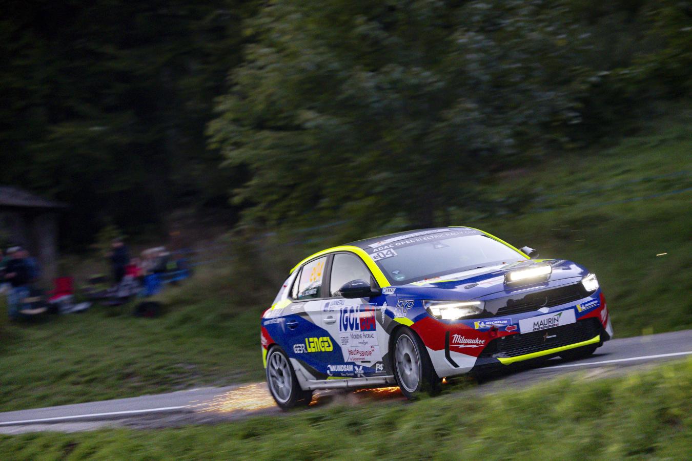Cliquez sur l'image pour la voir en taille réelle   Nom : 		TheTitleRaceHeatsUpintheADACOpelElectricRallyCuppoweredbyGSE.jpg  Affichages :	0  Taille :		134,4 Ko  ID : 			280