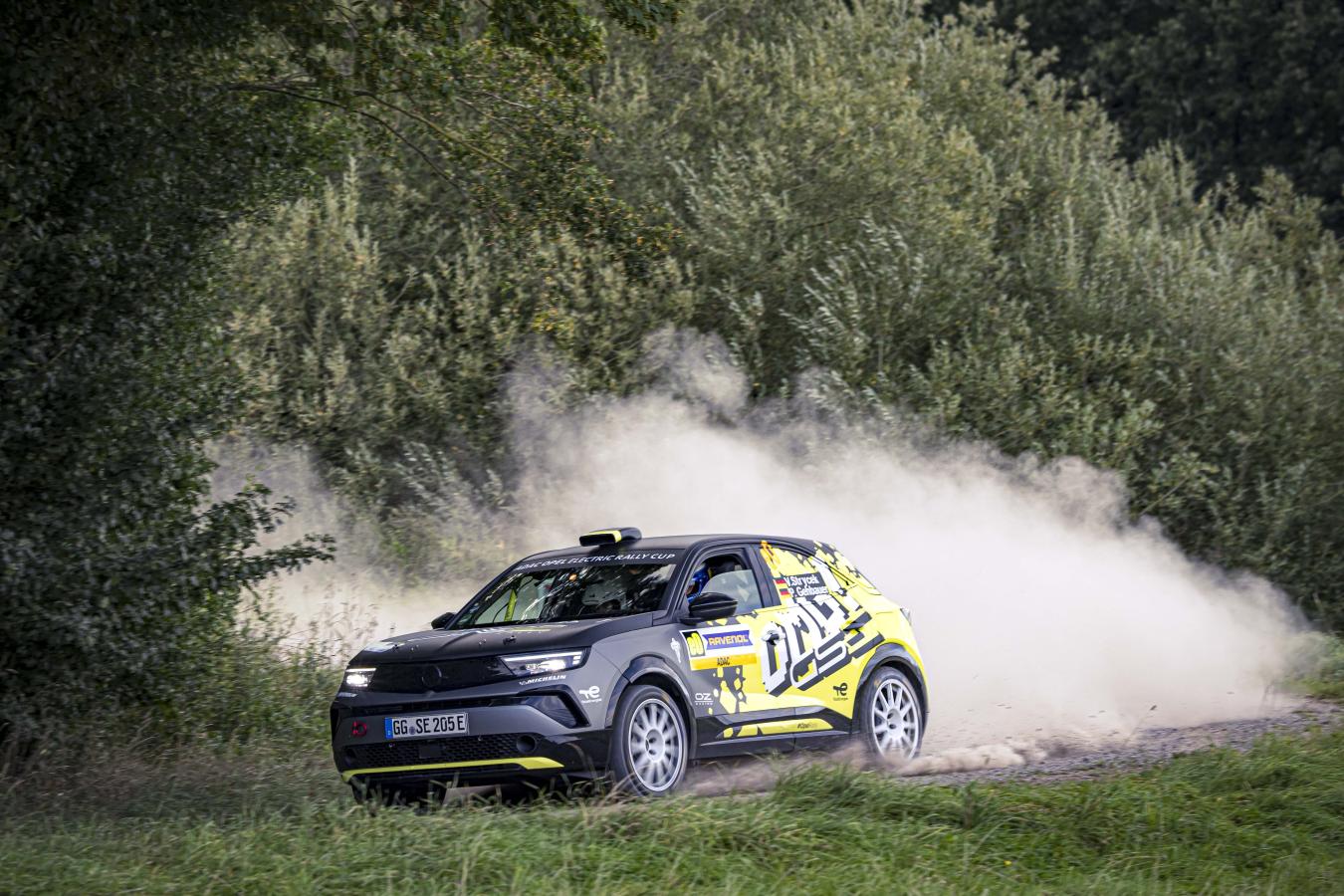 Cliquez sur l'image pour la voir en taille réelle   Nom : 		FinaledelADACOpelElectricRallyCuppoweredbyGSETroispilotesenlicepourletitre.jpg  Affichages :	0  Taille :		210,9 Ko  ID : 			399