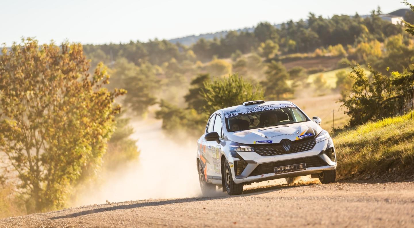 Cliquez sur l'image pour la voir en taille réelle 

Nom : 		Clio Trophy France Terre.jpg 
Affichages :	93 
Taille :		148,7 Ko 
ID : 			516